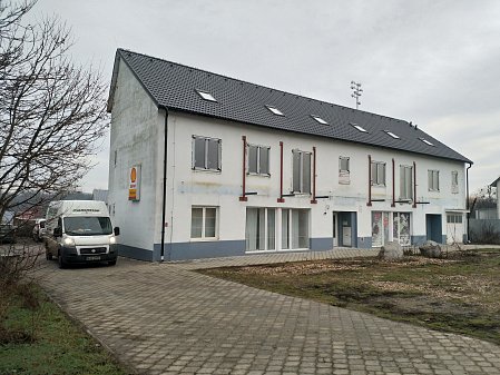 Přefoukání původní izolace v podkroví bytového domu v Břeclavi